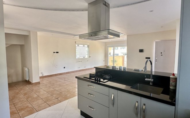 Resale - Villa -
Orihuela Costa - Costa Blanca