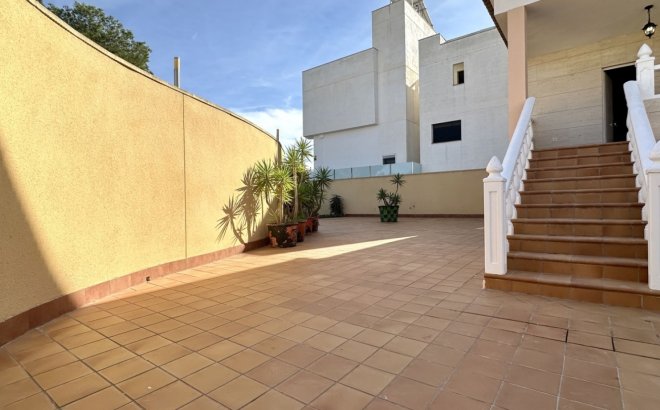 Resale - Villa -
Orihuela Costa - Costa Blanca