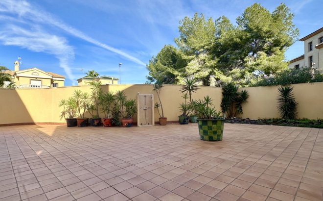 Resale - Villa -
Orihuela Costa - Costa Blanca