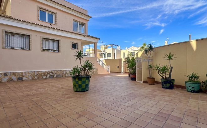 Resale - Villa -
Orihuela Costa - Costa Blanca