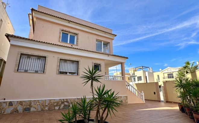 Resale - Villa -
Orihuela Costa - Costa Blanca