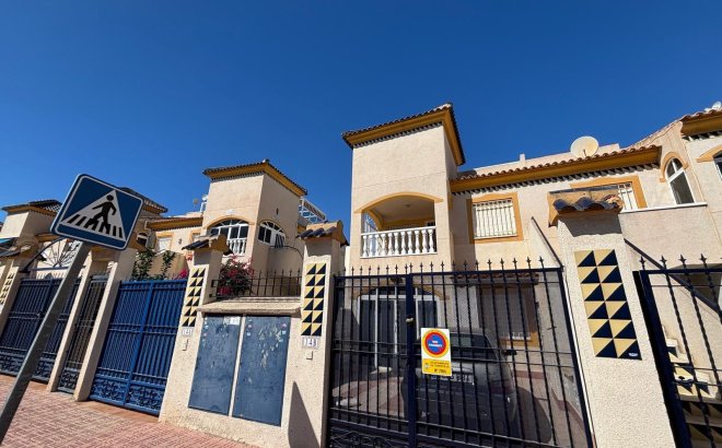Resale - Bungalow -
Torrevieja