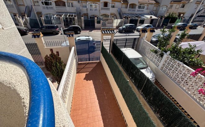 Resale - Bungalow -
Torrevieja