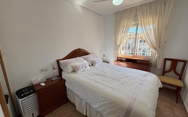 Resale - Bungalow -
Torrevieja