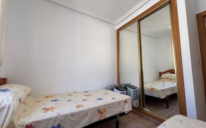 Resale - Bungalow -
Torrevieja