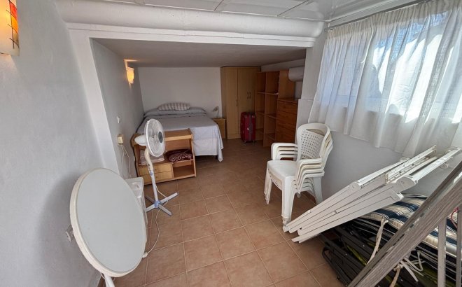 Resale - Bungalow -
Torrevieja