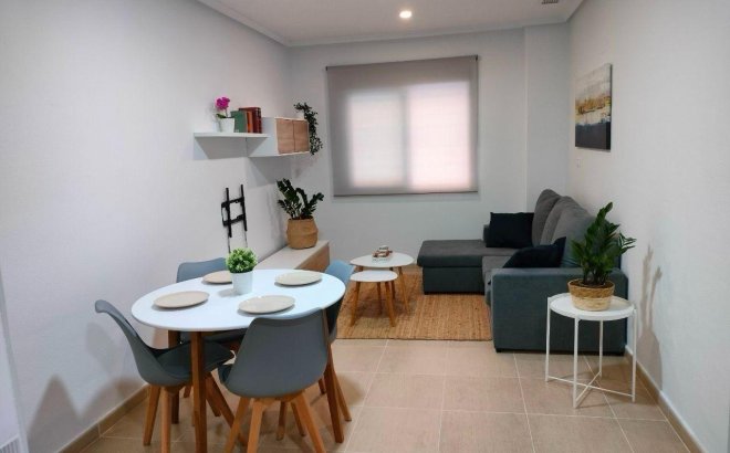 Resale - Apartment -
Torrevieja - Playa de los Locos