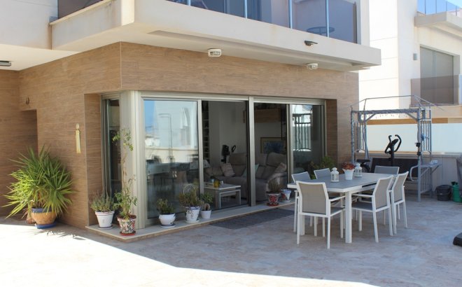 Resale - Villa -
San Miguel de Salinas - Inland