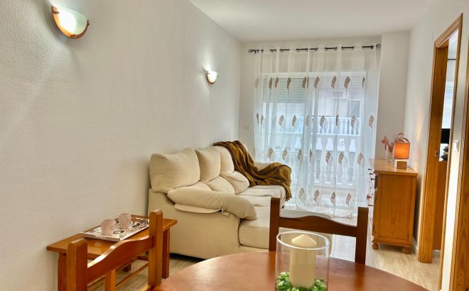 Herverkoop - Appartement -
Torrevieja - Estacion De Autobuses