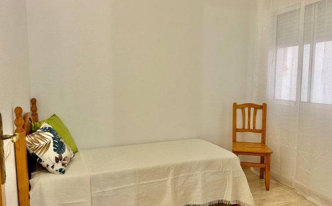 Herverkoop - Appartement -
Torrevieja - Estacion De Autobuses