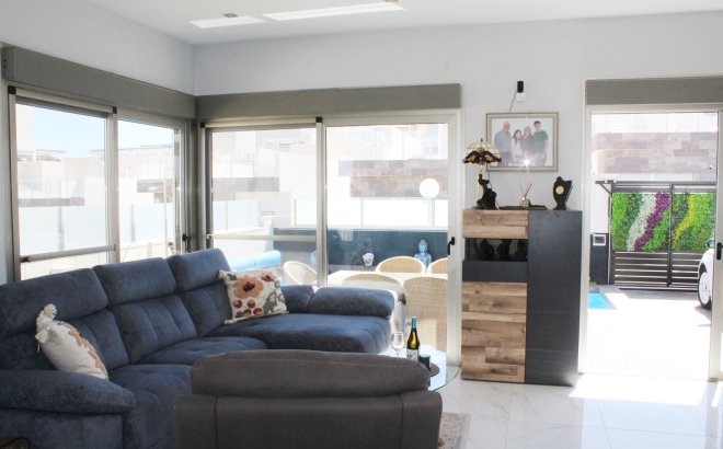 Resale - Villa -
Orihuela Costa - Costa Blanca