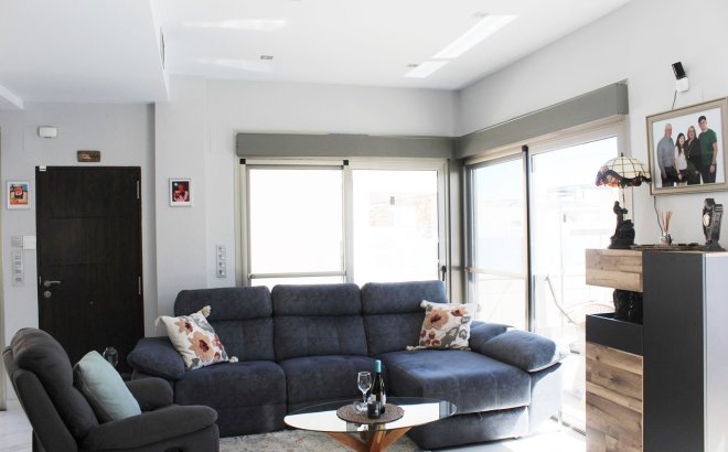 Resale - Villa -
Orihuela Costa - Costa Blanca