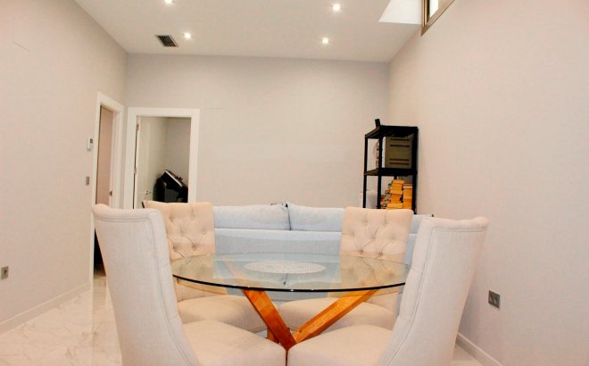 Resale - Villa -
Orihuela Costa - Costa Blanca