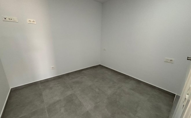 Resale - Apartment -
Torrevieja - Estacion De Autobuses