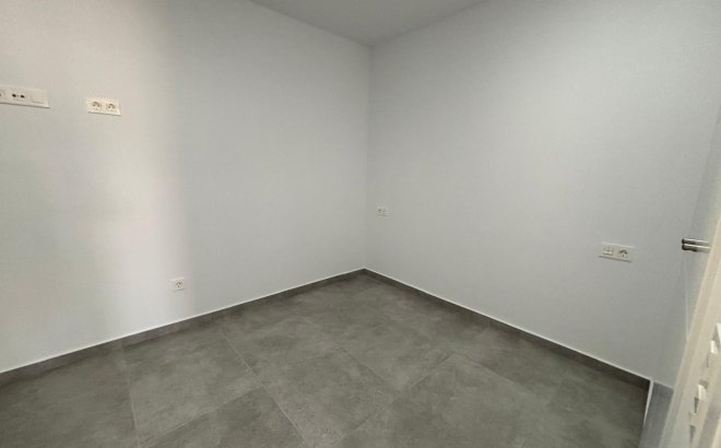 Resale - Apartment -
Torrevieja - Estacion De Autobuses