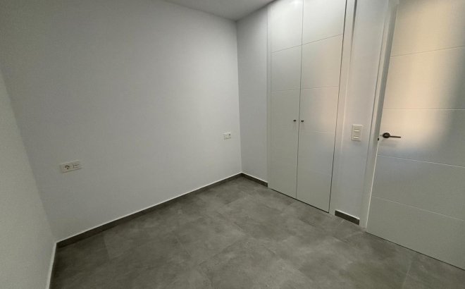 Resale - Apartment -
Torrevieja - Estacion De Autobuses