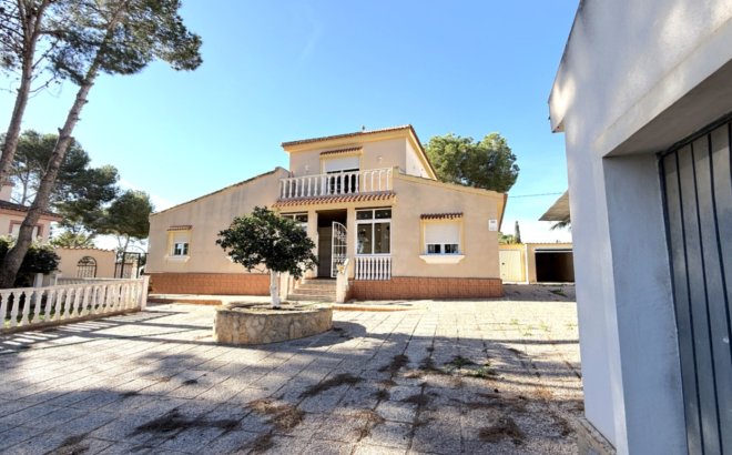 Herverkoop - Villa -
Pilar de la Horadada - Costa Blanca