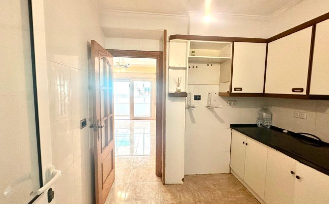 Revente - Appartement -
Torrevieja - Estacion De Autobuses