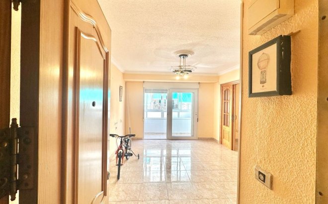 Revente - Appartement -
Torrevieja - Estacion De Autobuses