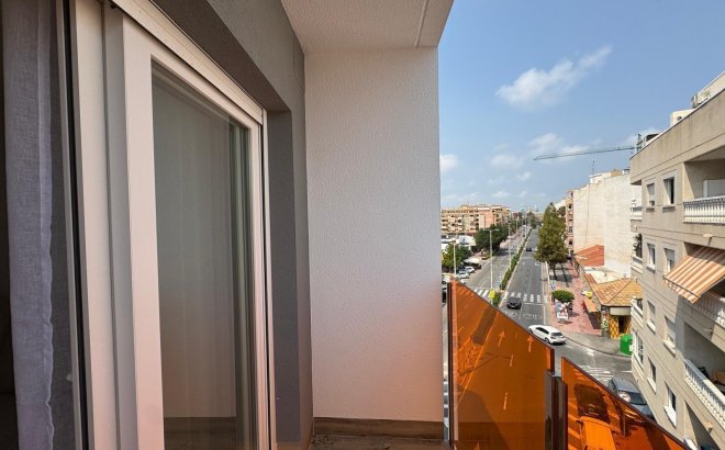 Herverkoop - Appartement -
Torrevieja - Centro