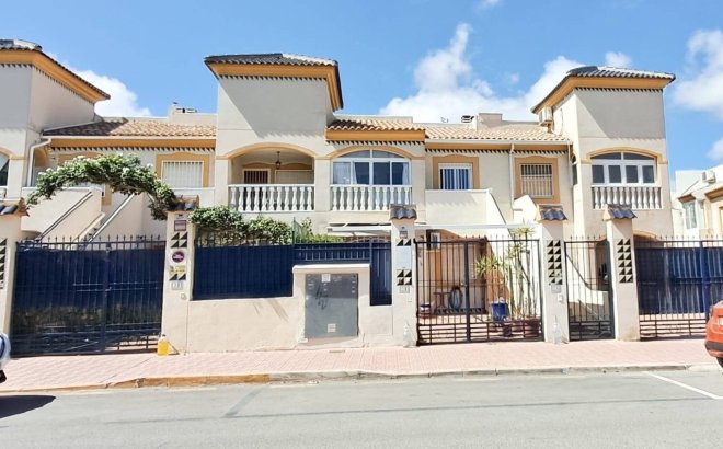 Resale - Apartment -
Torrevieja - Parque Acuático - Sector 25