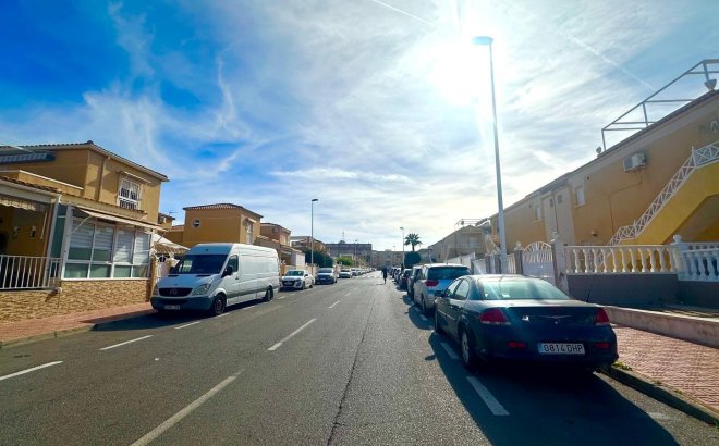 Resale - Bungalow -
Torrevieja - Playa de los Locos