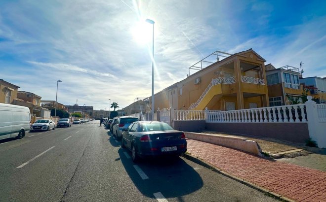 Resale - Bungalow -
Torrevieja - Playa de los Locos
