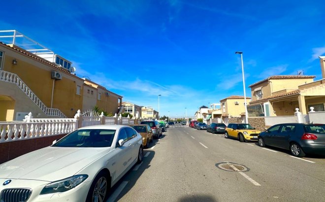 Resale - Bungalow -
Torrevieja - Playa de los Locos