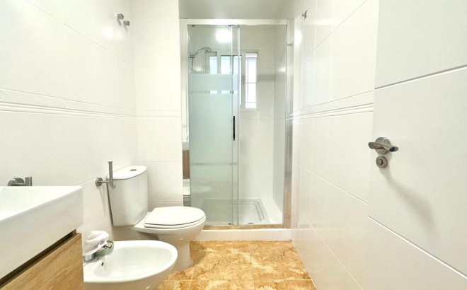 Resale - Bungalow -
Torrevieja - Playa de los Locos