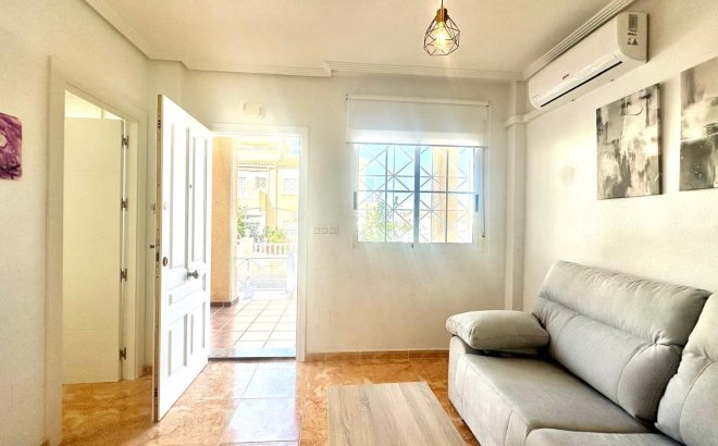 Resale - Bungalow -
Torrevieja - Playa de los Locos