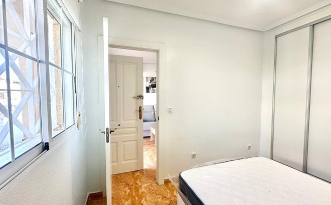 Resale - Bungalow -
Torrevieja - Playa de los Locos