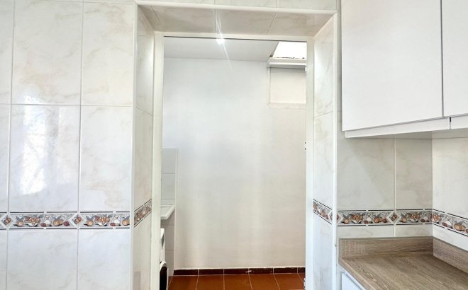 Resale - Bungalow -
Torrevieja - Playa de los Locos