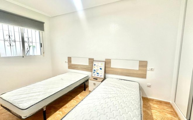 Resale - Bungalow -
Torrevieja - Playa de los Locos