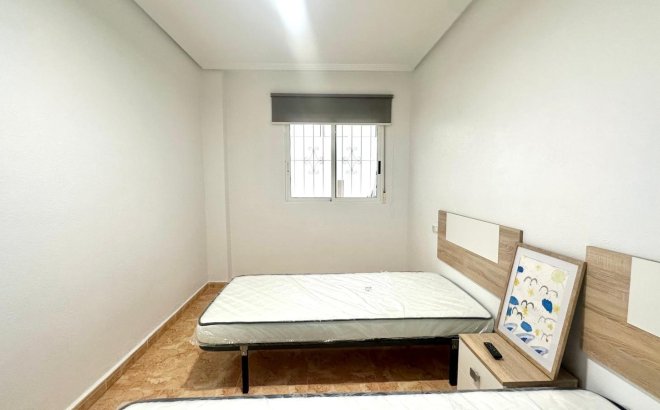 Resale - Bungalow -
Torrevieja - Playa de los Locos