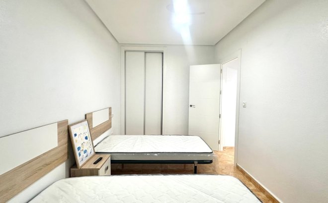 Resale - Bungalow -
Torrevieja - Playa de los Locos