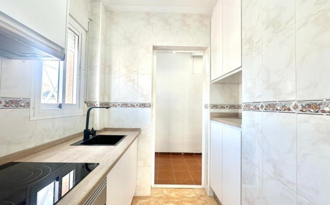 Resale - Bungalow -
Torrevieja - Playa de los Locos