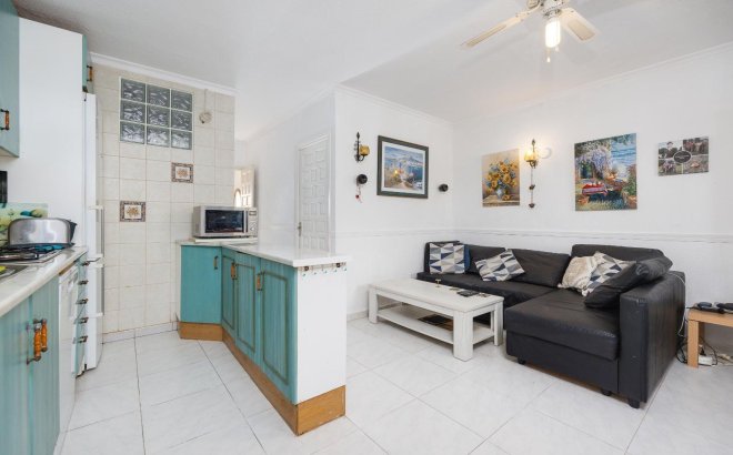 Resale - Villa -
Torrevieja - Calas Blanca