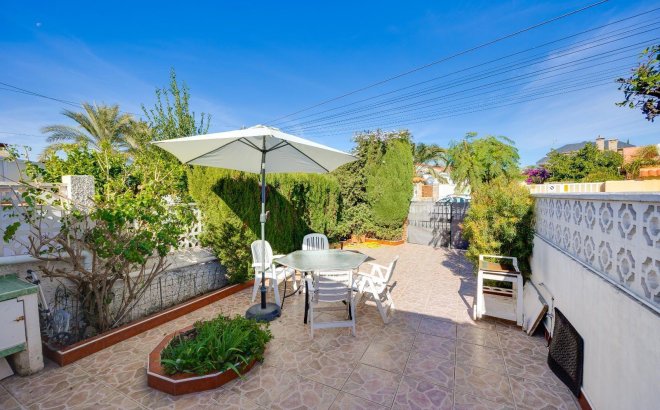 Resale - Villa -
Torrevieja - Calas Blanca