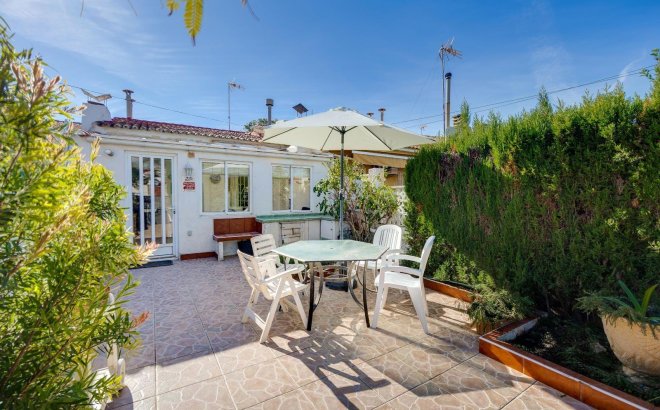 Resale - Villa -
Torrevieja - Calas Blanca