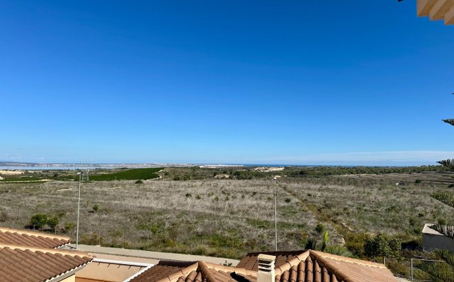 Resale - Semi Detached -
San Miguel de Salinas - Residencial Los Flamencos