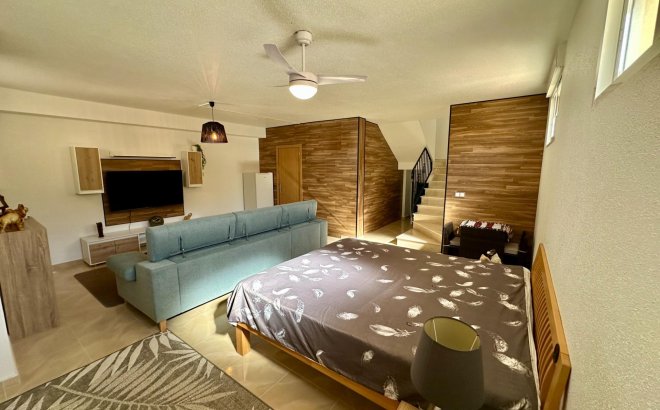 Resale - Semi Detached -
San Miguel de Salinas - Residencial Los Flamencos