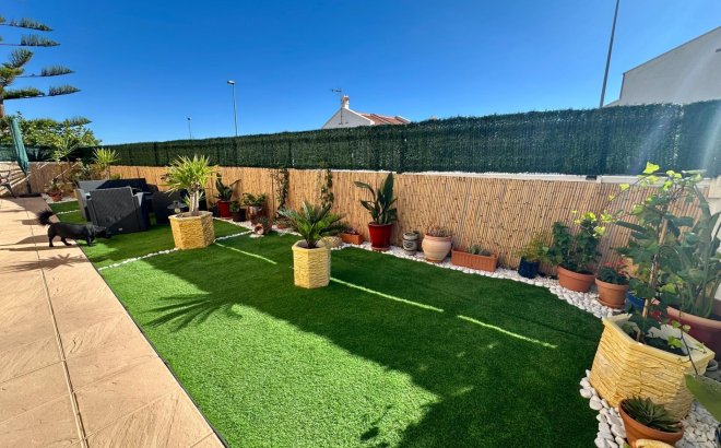 Resale - Semi Detached -
San Miguel de Salinas - Residencial Los Flamencos