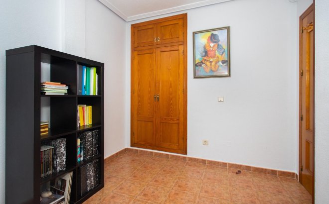 Resale - Bungalow -
Orihuela Costa - Punta Prima