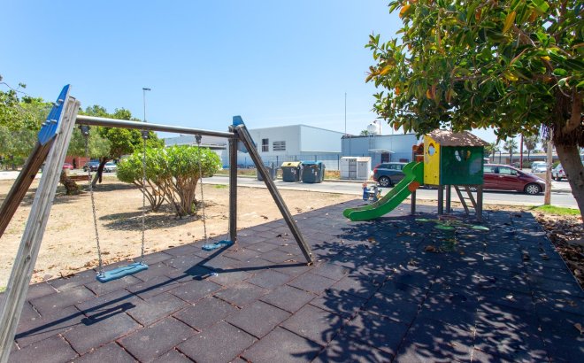 Resale - Bungalow -
Orihuela Costa - Punta Prima