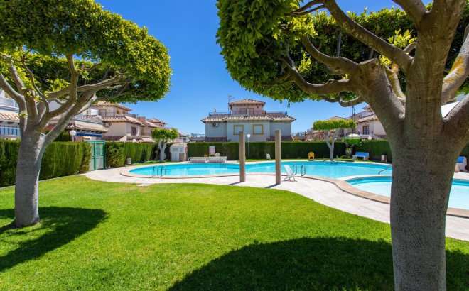 Resale - Bungalow -
Orihuela Costa - Punta Prima