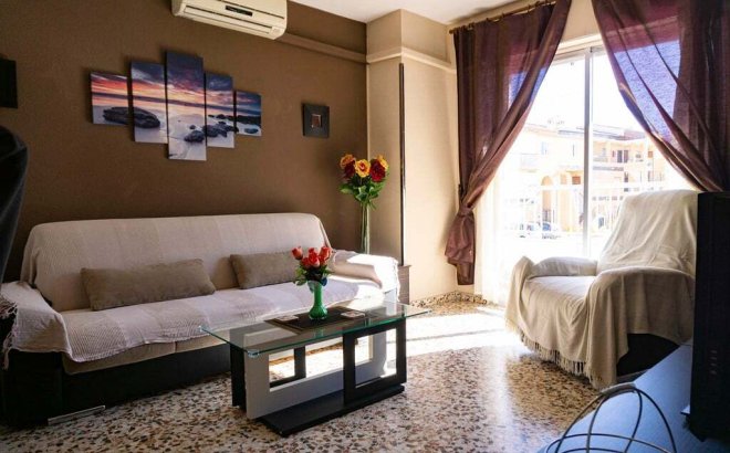 Resale - Apartment -
Punta Prima - Costa Blanca