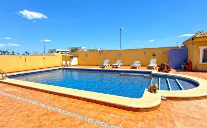 Resale - Villa -
Torrevieja - Los Balcones