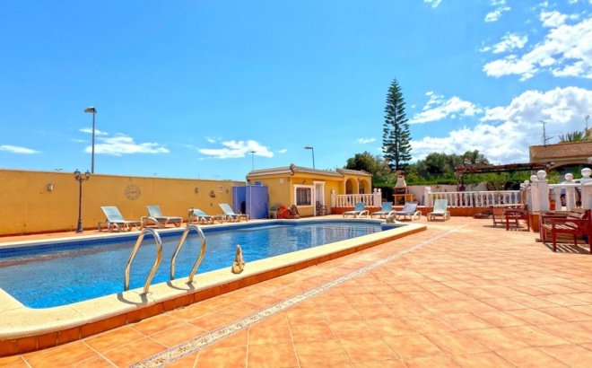 Resale - Villa -
Torrevieja - Los Balcones