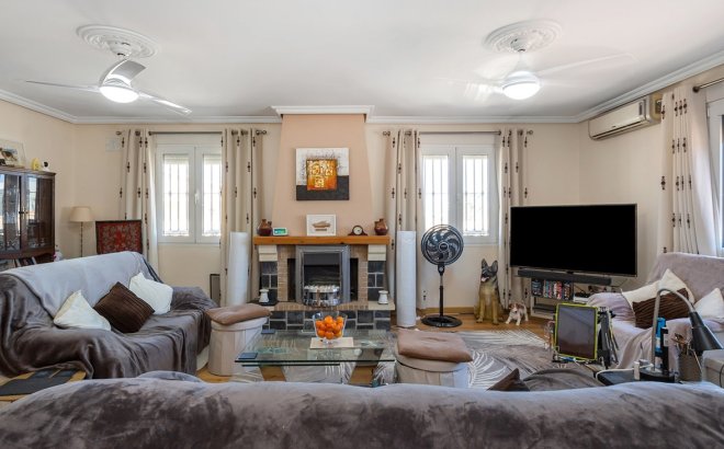 Resale - Villa -
Torrevieja - Los Balcones