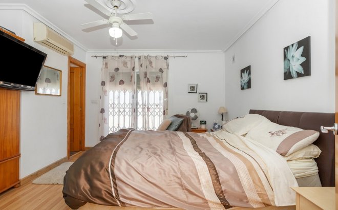 Resale - Villa -
Torrevieja - Los Balcones